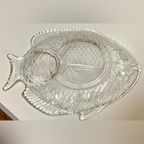 Mid Century Vintage Arcoroc France Clear Glass Figural Fish Shaped Plate - Picture 2 of 3